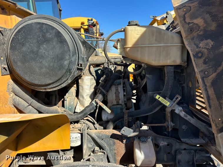 image for item EK0445 1998 International Thomas Built school bus