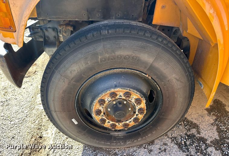 image for item EK0445 1998 International Thomas Built school bus