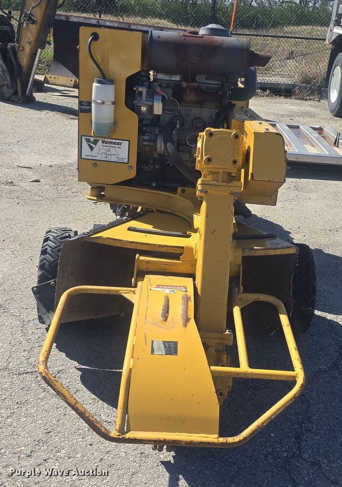 image for item EK2490 Vermeer SC372 stump grinder