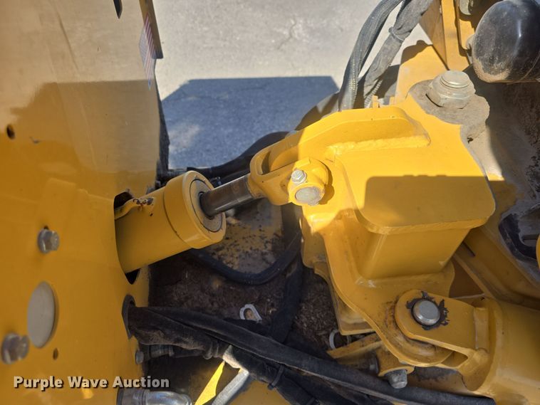 image for item EK2490 Vermeer SC372 stump grinder