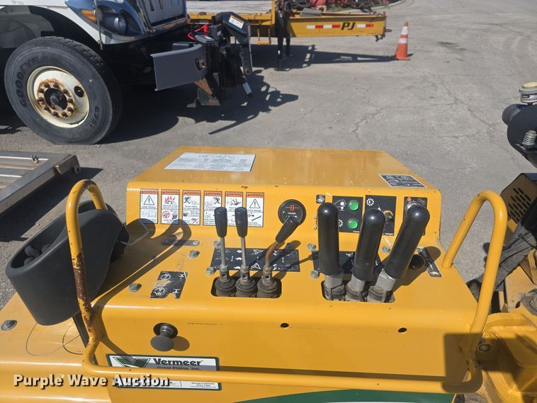 image for item EK2490 Vermeer SC372 stump grinder