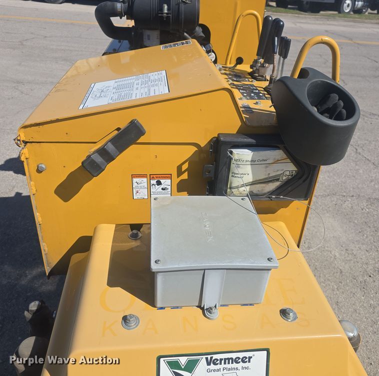 image for item EK2490 Vermeer SC372 stump grinder
