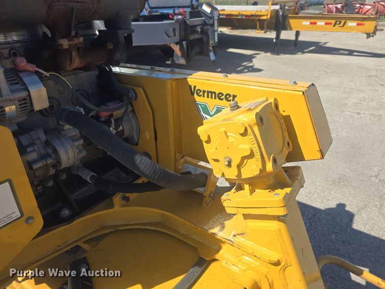 image for item EK2490 Vermeer SC372 stump grinder