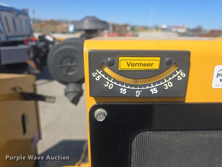 image for item EK2490 Vermeer SC372 stump grinder