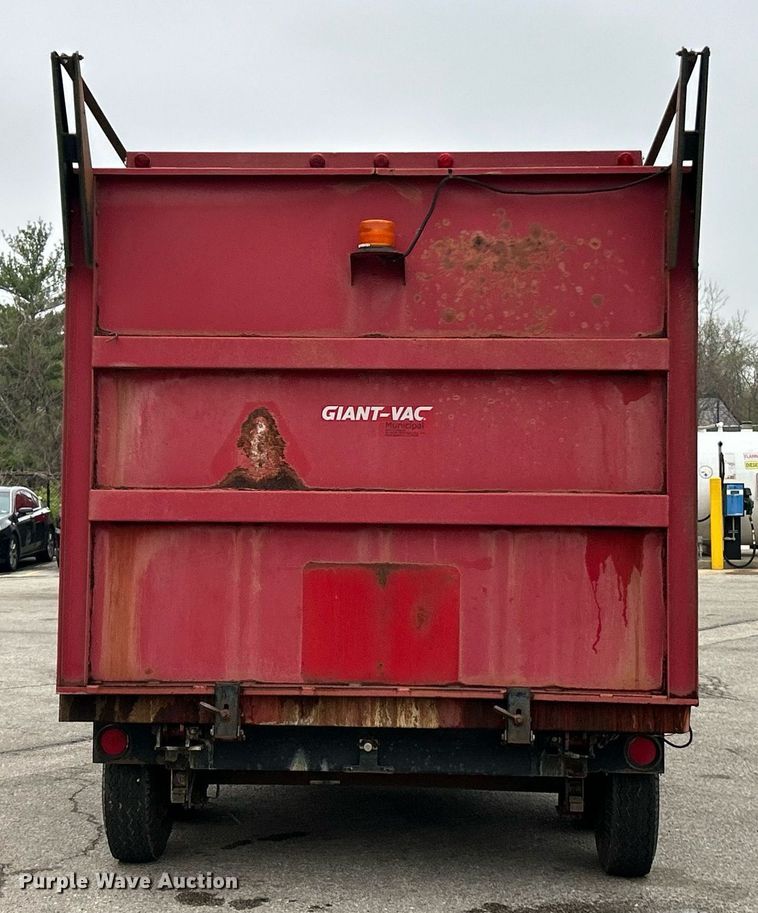 image for item EK2887 Giant-Vac 6600JDTB - TR14 leaf vacuum