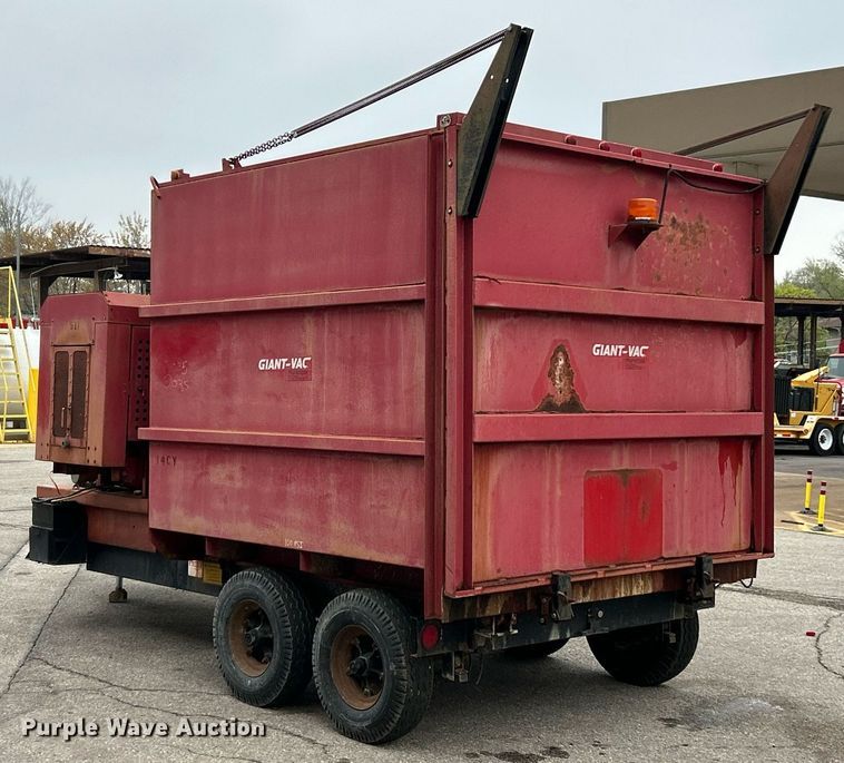 image for item EK2887 Giant-Vac 6600JDTB - TR14 leaf vacuum