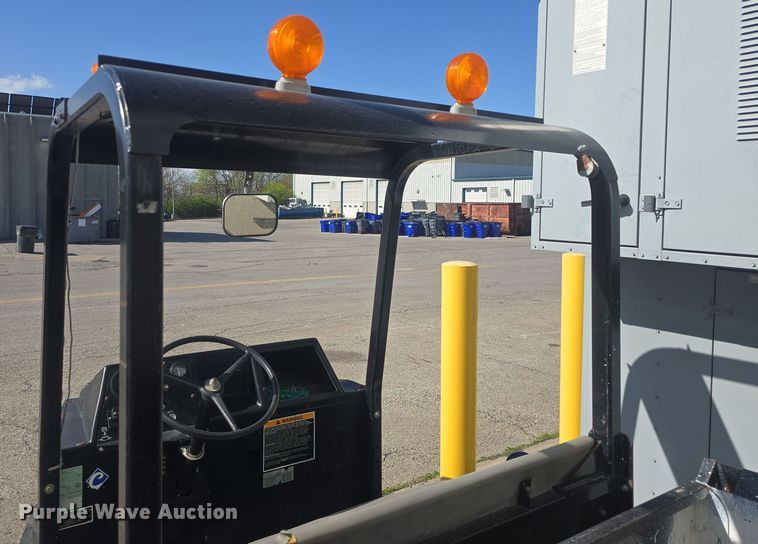 image for item EK5046 2001 Cushman Classic Truckster utility vehicle