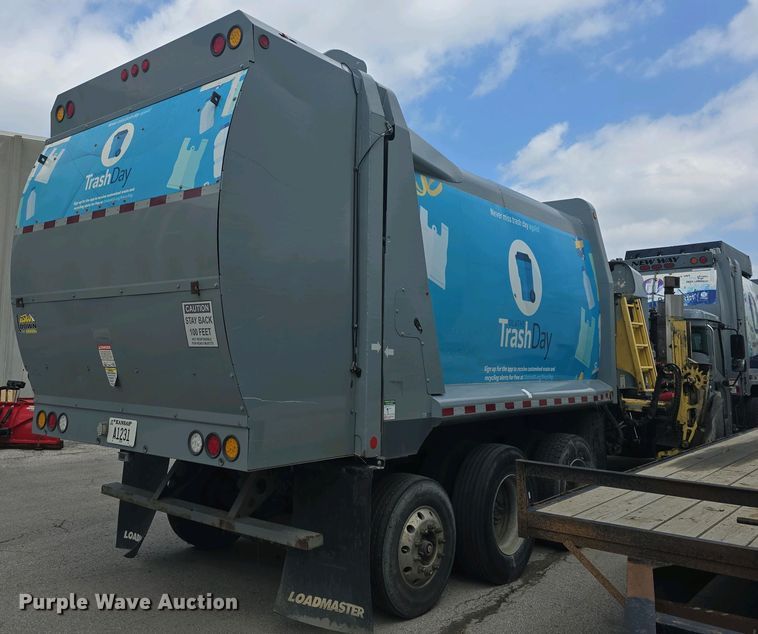 image for item EK5048 2019 Mack LR64E refuse truck
