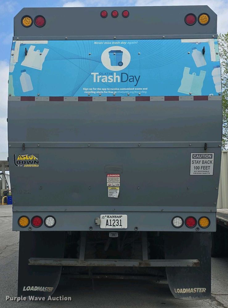 image for item EK5048 2019 Mack LR64E refuse truck