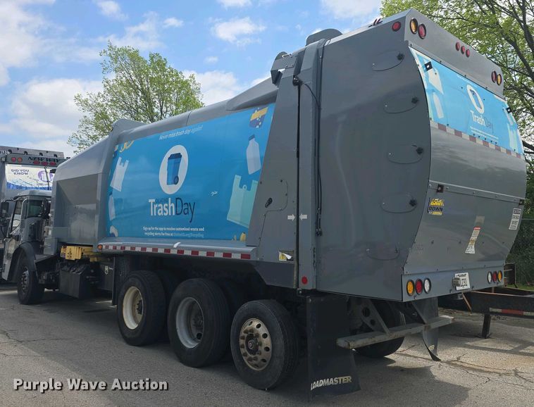 image for item EK5048 2019 Mack LR64E refuse truck