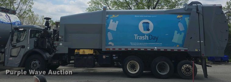 image for item EK5048 2019 Mack LR64E refuse truck
