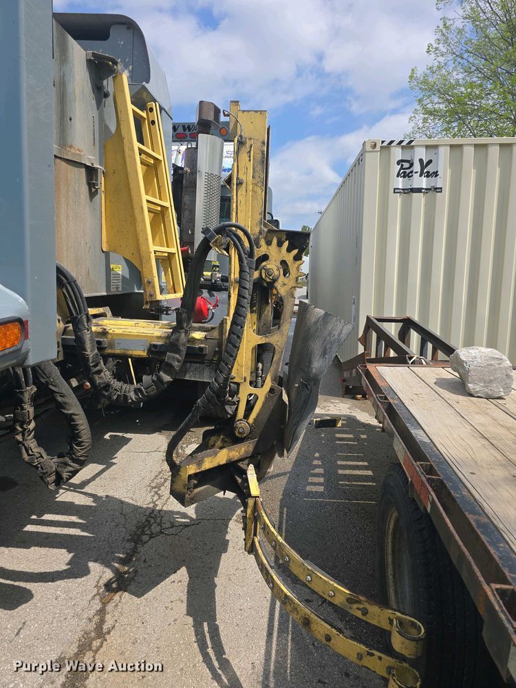 image for item EK5048 2019 Mack LR64E refuse truck