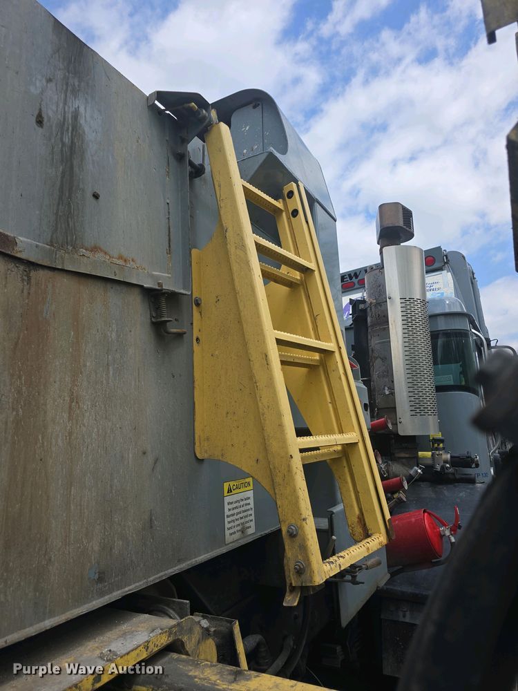 image for item EK5048 2019 Mack LR64E refuse truck