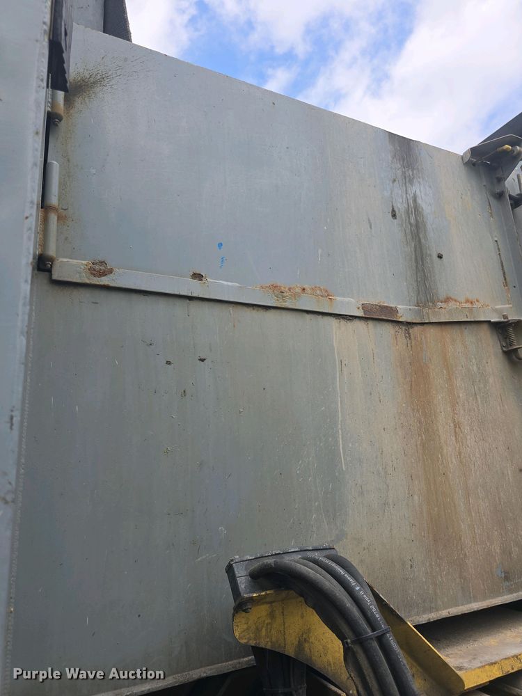 image for item EK5048 2019 Mack LR64E refuse truck