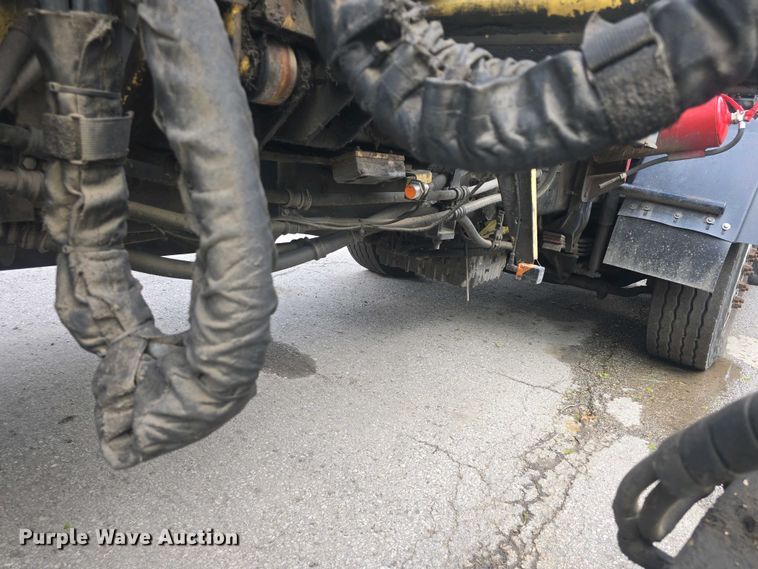 image for item EK5048 2019 Mack LR64E refuse truck