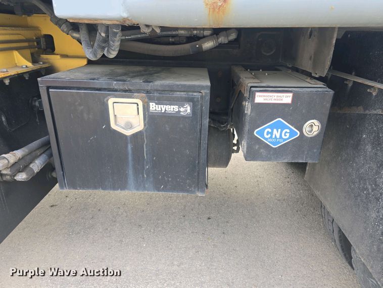 image for item EK5048 2019 Mack LR64E refuse truck