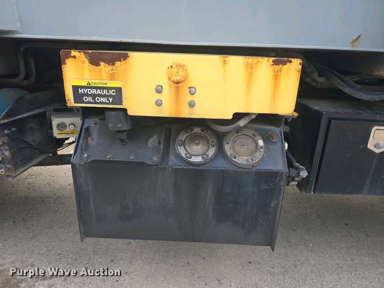 image for item EK5048 2019 Mack LR64E refuse truck