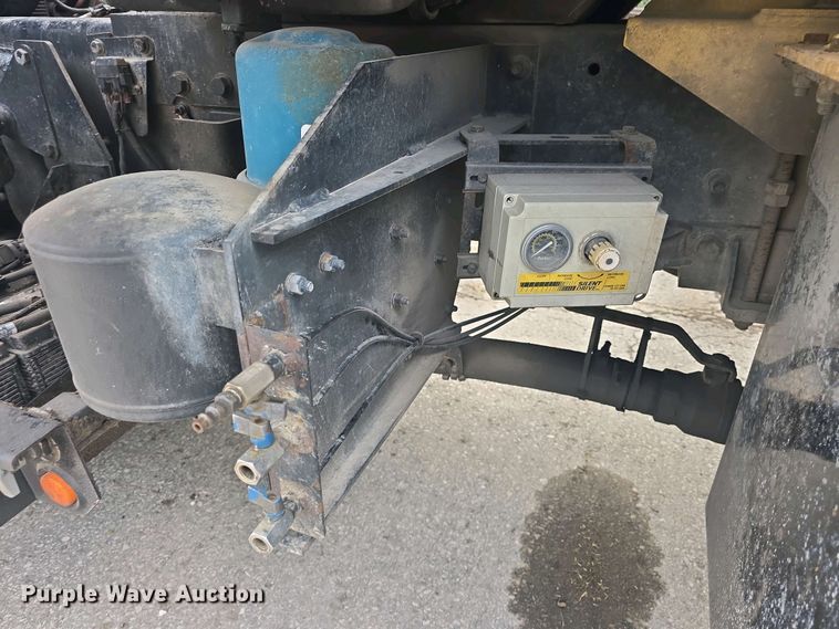 image for item EK5048 2019 Mack LR64E refuse truck