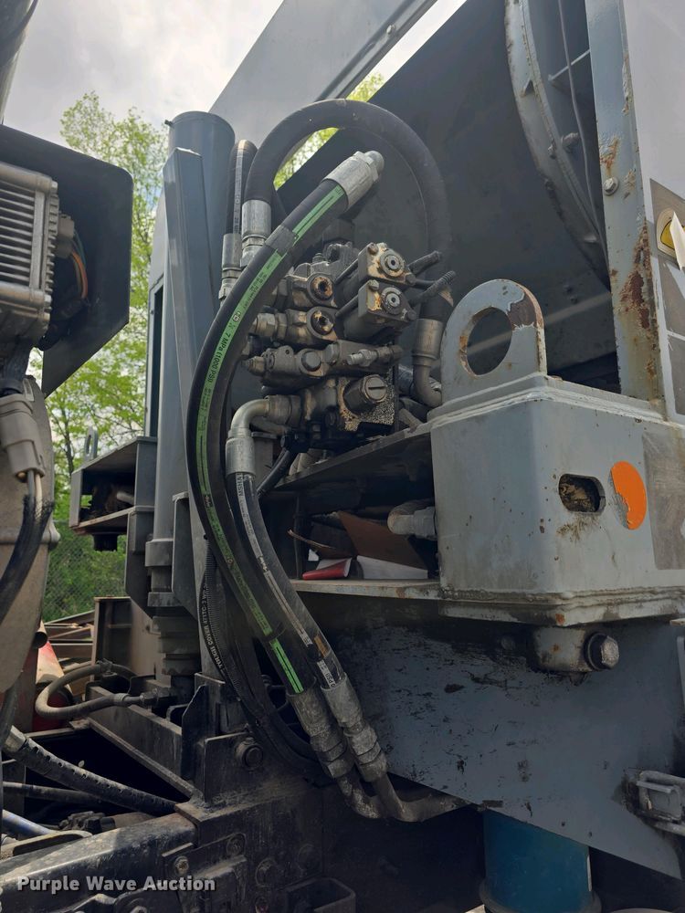 image for item EK5048 2019 Mack LR64E refuse truck