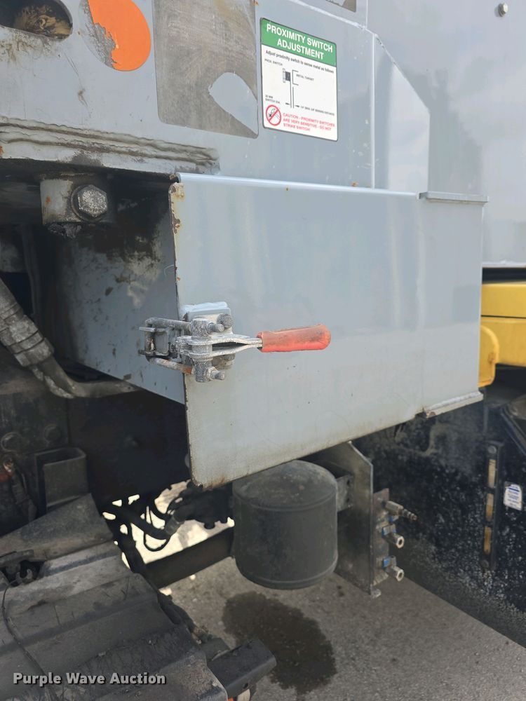 image for item EK5048 2019 Mack LR64E refuse truck