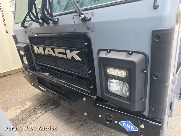 image for item EK5048 2019 Mack LR64E refuse truck