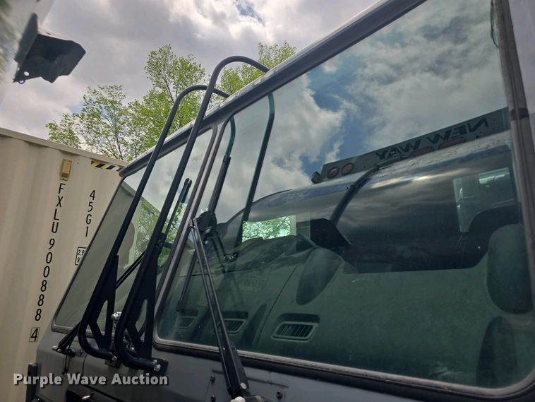 image for item EK5048 2019 Mack LR64E refuse truck