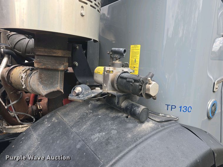 image for item EK5048 2019 Mack LR64E refuse truck