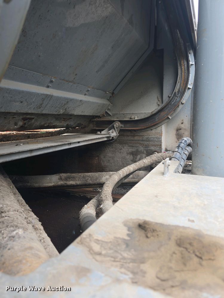 image for item EK5048 2019 Mack LR64E refuse truck