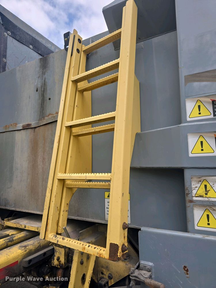 image for item EK5048 2019 Mack LR64E refuse truck