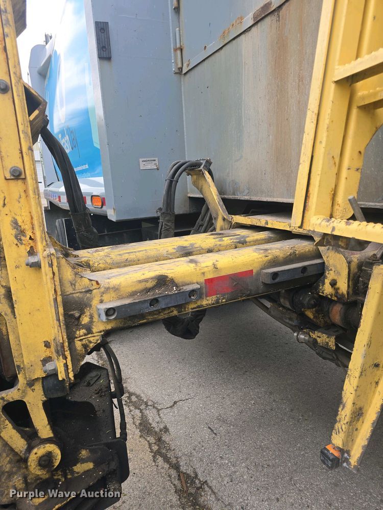 image for item EK5048 2019 Mack LR64E refuse truck