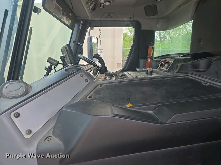 image for item EK5048 2019 Mack LR64E refuse truck