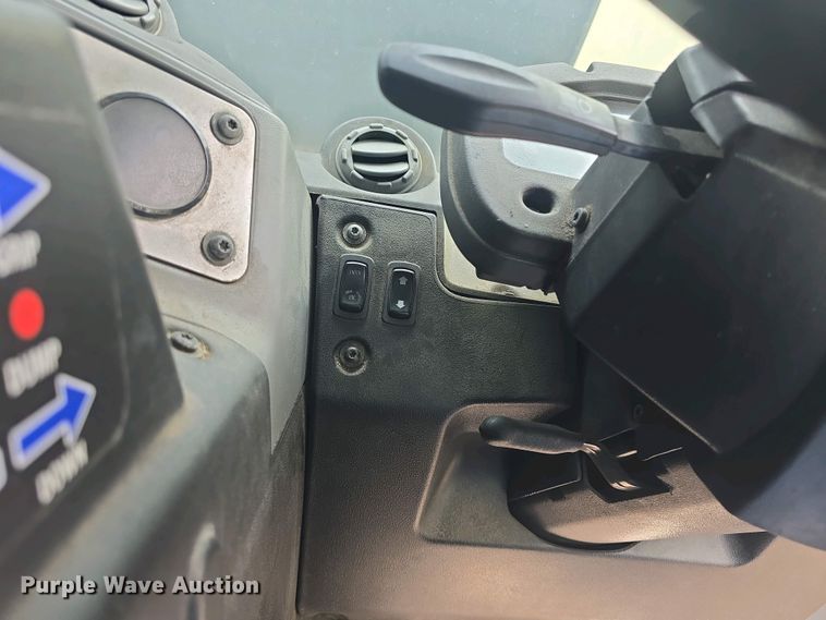 image for item EK5048 2019 Mack LR64E refuse truck