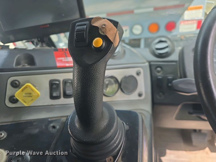 image for item EK5048 2019 Mack LR64E refuse truck