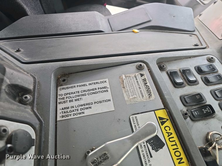 image for item EK5048 2019 Mack LR64E refuse truck