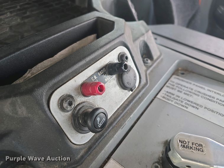 image for item EK5048 2019 Mack LR64E refuse truck