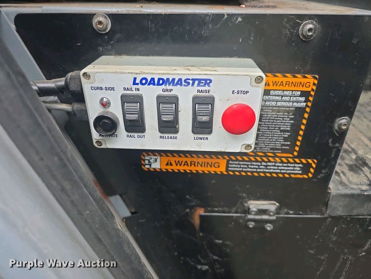 image for item EK5048 2019 Mack LR64E refuse truck