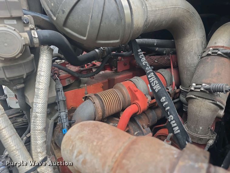 image for item EK5048 2019 Mack LR64E refuse truck