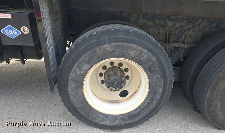 image for item EK5048 2019 Mack LR64E refuse truck