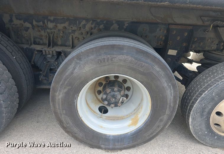 image for item EK5048 2019 Mack LR64E refuse truck