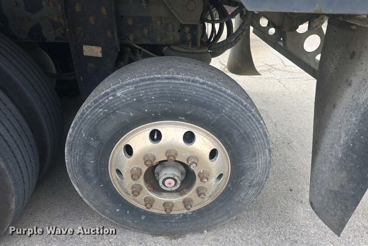 image for item EK5048 2019 Mack LR64E refuse truck