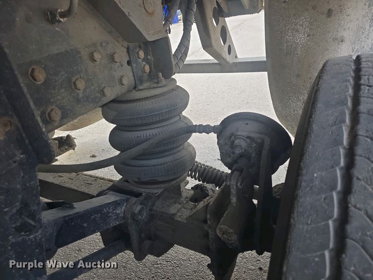 image for item EK5048 2019 Mack LR64E refuse truck