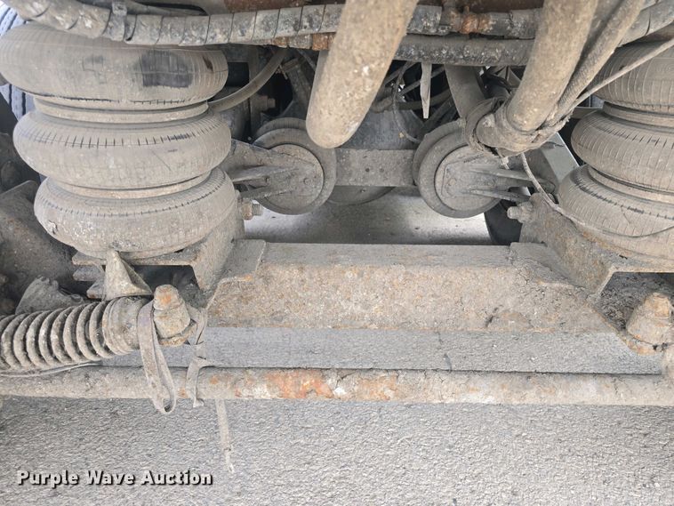 image for item EK5048 2019 Mack LR64E refuse truck