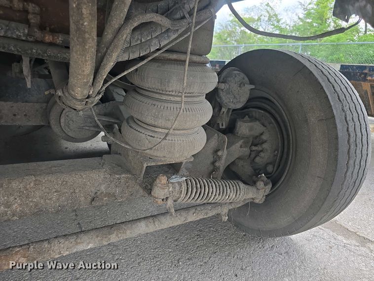 image for item EK5048 2019 Mack LR64E refuse truck