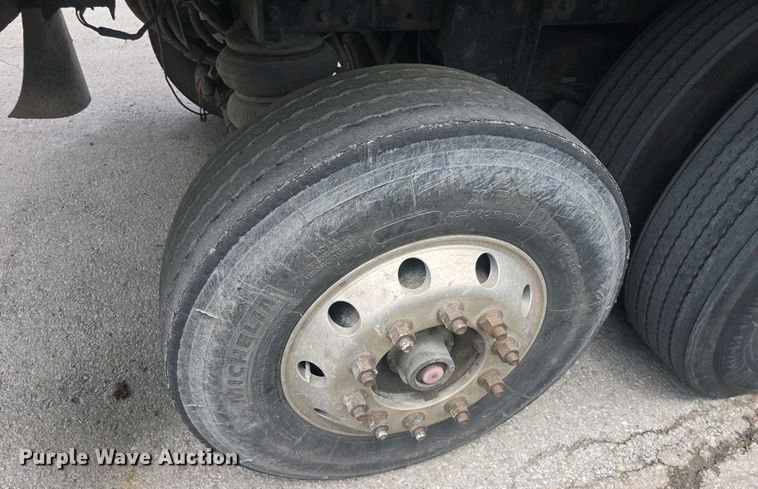 image for item EK5048 2019 Mack LR64E refuse truck