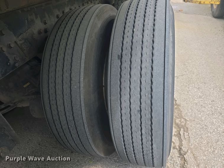 image for item EK5048 2019 Mack LR64E refuse truck