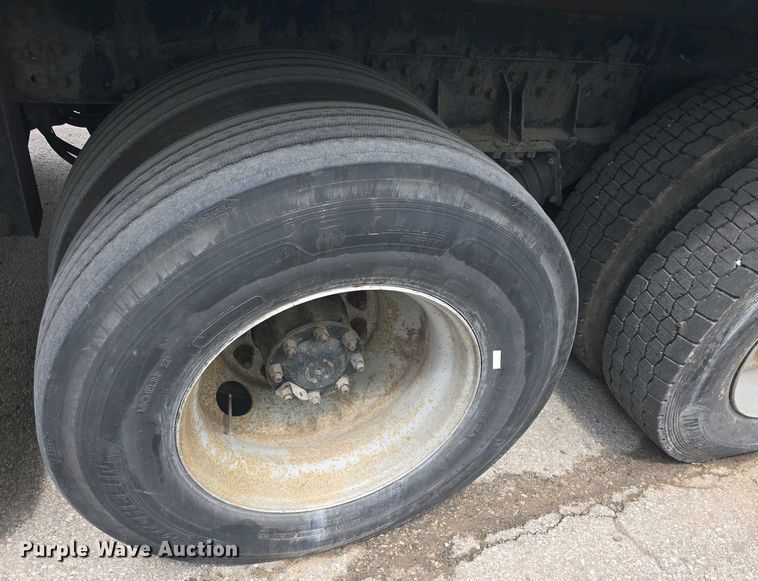 image for item EK5048 2019 Mack LR64E refuse truck