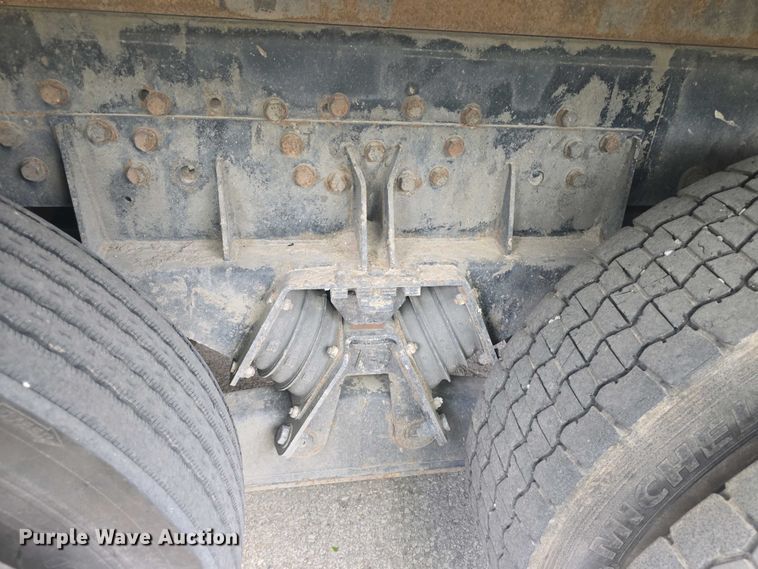 image for item EK5048 2019 Mack LR64E refuse truck