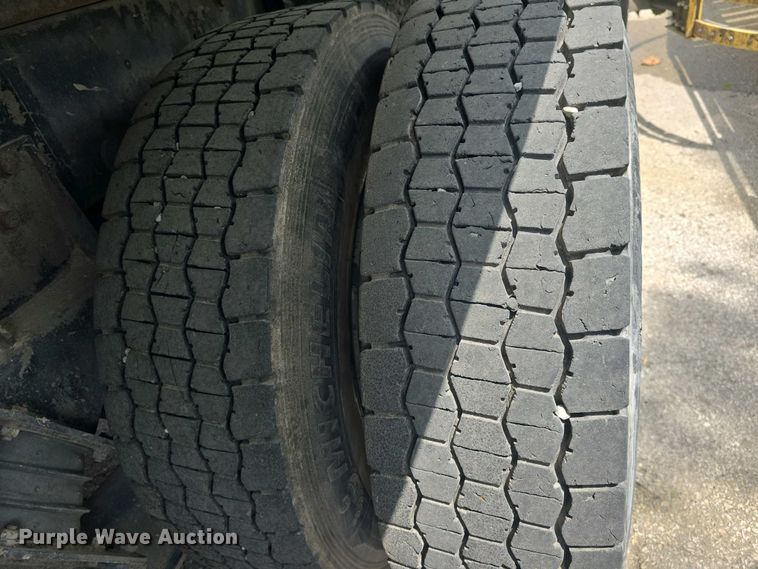 image for item EK5048 2019 Mack LR64E refuse truck