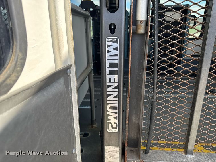 image for item EM3780 2012 Ford Econoline shuttle bus