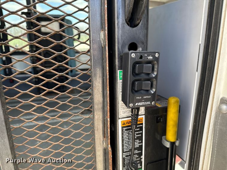 image for item EM3780 2012 Ford Econoline shuttle bus